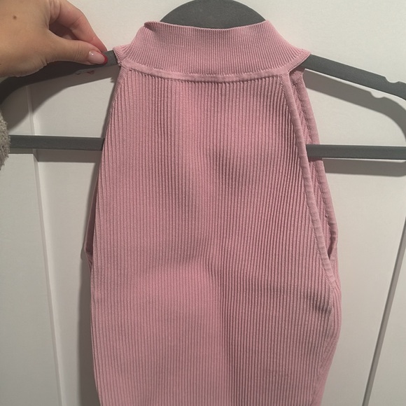 Aritzia NWOT! Babaton high neck pink top! - Picture 3 of 3